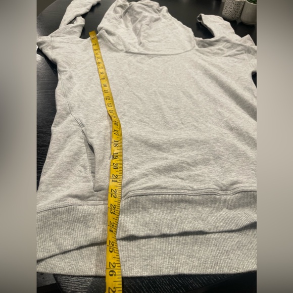 Lululemon hooded turtleneck sweatshirt with kangaroo pockets US 6 - Picture 3 of 5